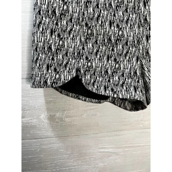 Forever 21 Woven Ivory and‎ Black Shorts Medium - Picture 5 of 5